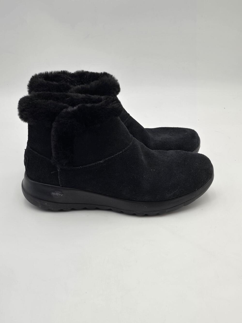 Skechers Boots Womens Size 7.5 Black Faux Fur Ankle Wedge Air Cooled Goga Mat